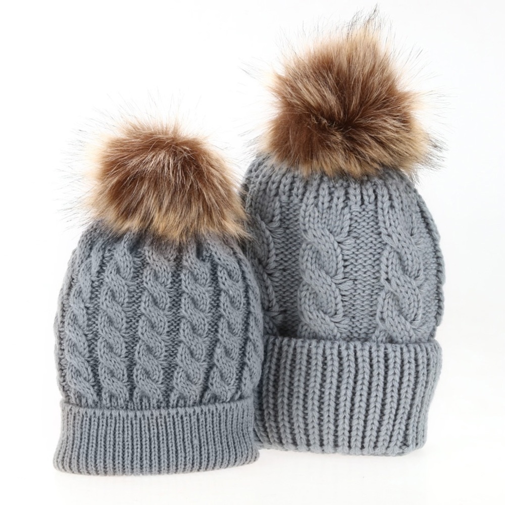 🚫Sold🚫Gray Parent/Baby Matching Beanie Pom Pom - Picture 2 of 4